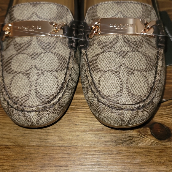 Olive sig coach flats - Picture 3 of 6